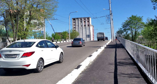 Мост на улице Мальбахова в Нальчике. Фото http://www.vestikavkaza.ru/news/Vlasti-Kabardino-Balkarii-zanyalis-avariynym-mostom-v-Nalchike.html