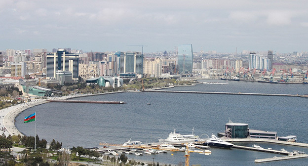 Вид на залив Баку. Фото: https://ru.wikipedia.org/wiki/Баку#/media/File:Baku_Montage.jpg