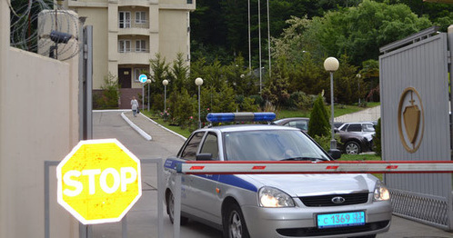 Возле здания суда. Сочи. Фото Светланы Кравченко для "Кавказского узла"