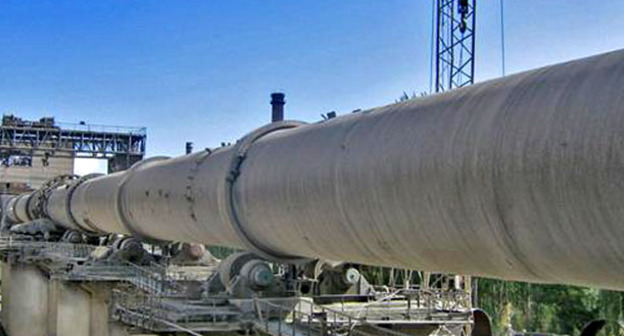 Завод "Раздан-цемент". Армения. Фото http://www.golosarmenii.am/media/photos/album52/51349_555_343.jpg