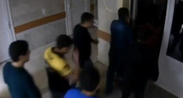 Участники массовой драки в Минводах. 20 сентября 2014 г. Кадр из видео пользователя  
Sergiy Korolyov https://www.youtube.com/watch?v=RedGMohomRM