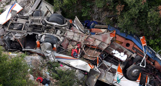 На месте ДТП в Хызинском районе Азербайджана. 29 мая 2016 г. Фото http://astrakhan-24.ru/news/kaspy/avarija_v_azerbajdzhane_18392