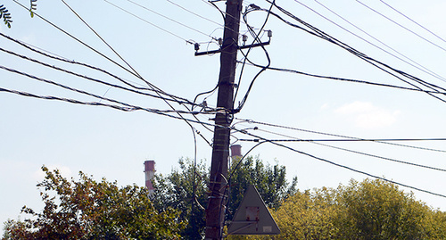 Сплетение электрических проводов. Ростовская область. Фото Олега Пчелова для "Кавказского узла" Сплетение электрических проводов. Ростовская область. Фото Олега Пчелова для "Кавказского узла"