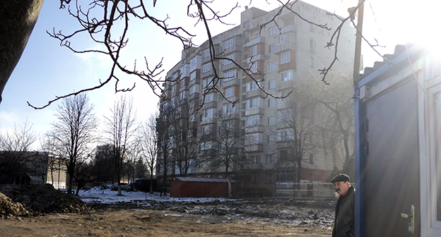 Многоэтажка по улице 2-й Таманской дивизии, во дворе которой ведётся строительство. Нальчик, январь 2015 г. Фото Людмилы Маратовой для "Кавказского узла"