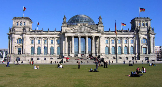 Рейхстаг — место заседаний бундестага. Фото: Norbert Aepli, Switzerland https://ru.wikipedia.org/