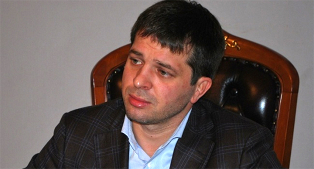 Андрей Виноградов. Фото: http://www.riadagestan.ru/mobile/news/kizlyarskiy_rayon/andrey_vinogradov_zaslushal_problemy_i_zhaloby_zhiteley_kizlyarskogo_rayona/