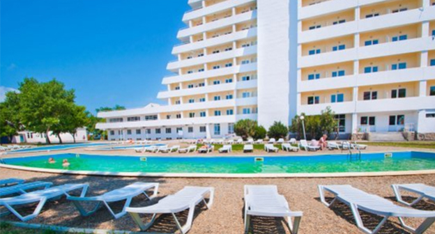 Бассейн на территории санатория Малая Бухта. Фото: http://malaya-buhta.ru/pools.html