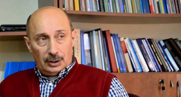 Политолог Зардушт Ализаде. Кадр из видео пользователя Minval TV https://www.youtube.com/watch?v=nXEuupvuUHo