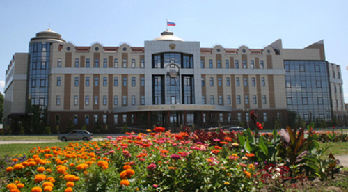 Здание Верховного суд Калмыкии. Фото: http://flnka.ru/novosti/13626-said-osmanov-zaderzhan-srazu-posle-osvobozhdeniya-iz-pod-strazhi.html