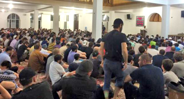 Прихожане в мечети. Дагестан. Фото: RFE/RL