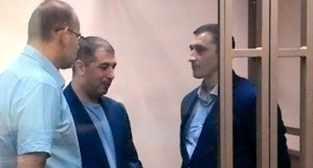 Сергей Зириной (в центре). Фото http://www.donnews.ru/Koshevoy-ataman-Anapy-U-menya-s-Sergeem-Zirinovym-konfliktov-po-biznesu-ne-bylo_1444