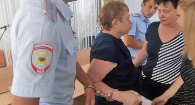 Екатерину Лукьяненко берут под стражу в зале суда. Астрахань, 30 июня 2016 г. Фото Елены Гребенюк для "Кавказского узла"