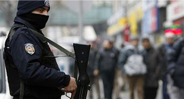 Сотрудник спецслужб Турции. Фото: http://www.ahewar.org/news/s.news.asp?nid=1512041