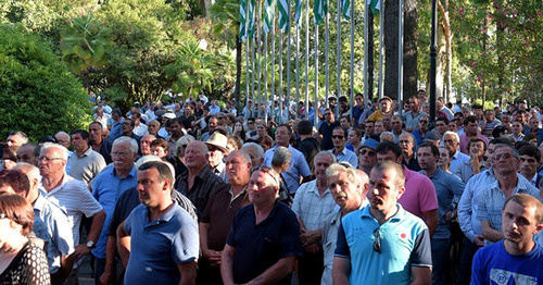 Митинг оппозиции в Сухуме. 5 июля 2016 г. Фото: Sputnik/Томас Тхайцук