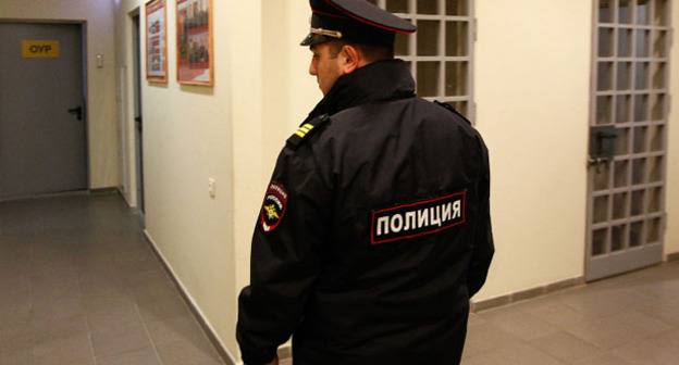 Сотрудник правоохранительных органов. Фото: Влад Александров, ЮГА.ру
