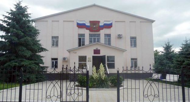 Здание Усть-Джегутинского районного суда Карачаево-Черкесии. Фото: http://ust-djegutinsky.kchr.sudrf.ru/modules.php?name=press_dep&op=51&gid=1