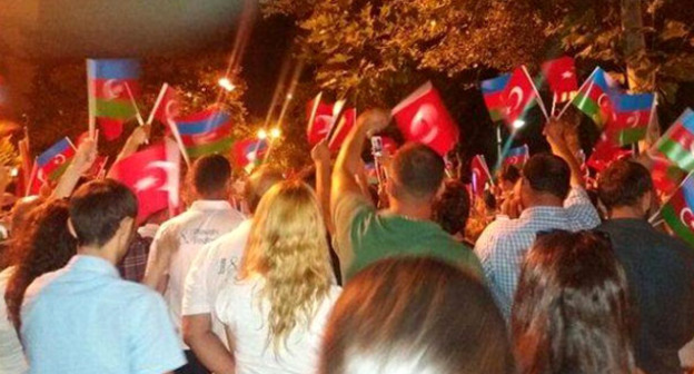 Акция в поддержку Турции прошла в Азербайджане. 17 июля 2016 г. Фото http://haqqin.az/news/75508