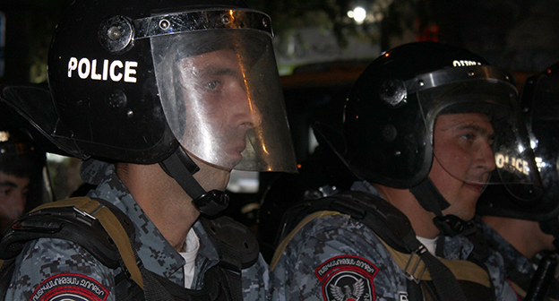 Полицеские в Ереване. 25.07.2016. Фото Тиграна Петросяна для "Кавказского узла"