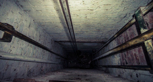 Шахта лифта. Фото: http://bloknot.ru/chp/mat-s-5-letnim-rebenkom-provalilis-v-shahtu-lifta-v-rostove-na-donu-469209.html