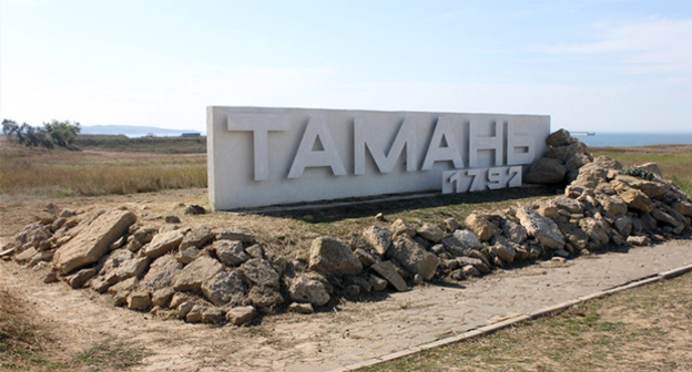 Стэлла при въезде в Тамань. Фото6 http://www.101hotels.ru/main/cities/taman/photos