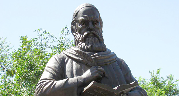 Памятник персидскому поэту и ученому Омару Хайяму в Астрахани. Фото Вячеслава Ященко для "Кавказского узла"