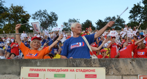 Участники акции на стадионе в Сочи. Сочи, 6 августа 2016 г. Фото Светланы Кравченко для "Кавказского узла". 