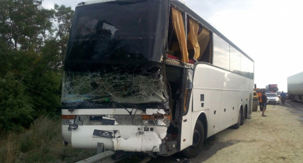 ДТП с участием автобуса в Миллеровском районе. Фото: http://61.mchs.gov.ru/operationalpage/operational/item/4003117/