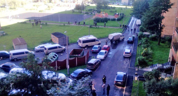 На месте спецоперации в Санкт-Петербурге, 17 августа 2016 г. Кадр из видео пользователя RT на русском https://www.youtube.com/watch?v=OcooN_udBzc