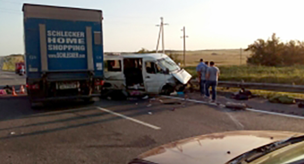 ДТП с микроавтобусом в Ростовской области . Фото: http://61.mchs.gov.ru/operationalpage/operational/item/4070859/