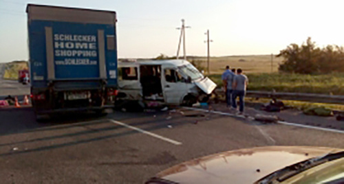 ДТП с микроавтобусом в Ростовской области . Фото: http://61.mchs.gov.ru/operationalpage/operational/item/4070859/