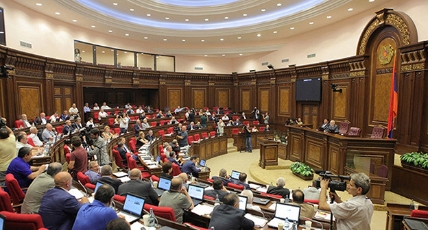 Заседание парламента Армении. Фото: © parliament.am
http://ru.armeniasputnik.am/politics/20160913/4877557/deputati-vibori-soglashenie.html