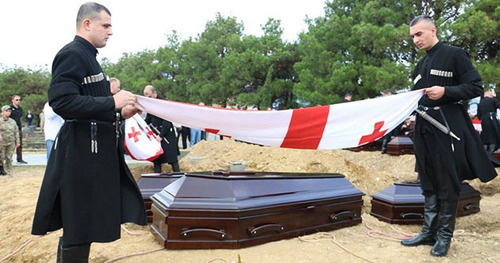 Перезахоронены останки 17 погибших в Абхазии граждан Грузии. Тбилиси, 15 сентября 2016 г. Фhttp://sputnik-georgia.ru/society/20160915/233223112/Ostanki-pogibshih-v-1990-e-gody-v-Abhazii-predali-zemle-v-Tbilisi.html