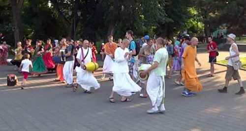 публичное кришнаитское мероприятие/ Фото: www.pravtaganrog.ru 