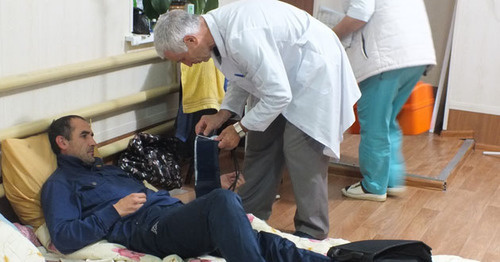 Оказание медицинской помощи участникам голодовки. Махачкала, 11 октября 2016 г. Фото Патимат Махмудовой для "Кавказского узла"