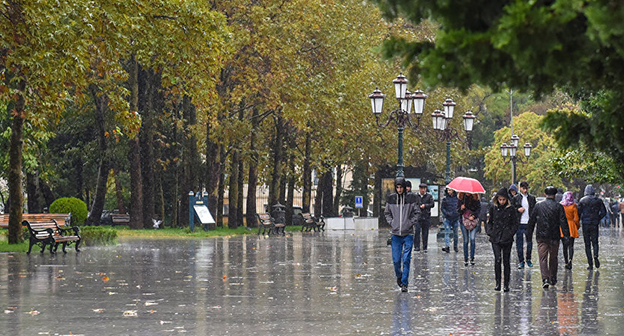 Ливень в Баку. Фото: © SPUTNIK / MURAD ORUJOV
http://ru.sputnik.az/photo/20161017/407378508/liven-v-baku.html