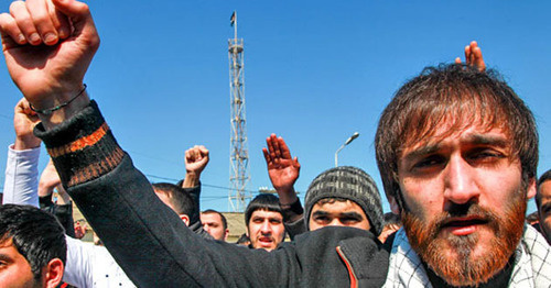 Жители поселка Нардаран потребовали освободить теолога Багирзаде. 1 апреля 2013 г.  Фото Азиза Каримова для "Кавказского узла"