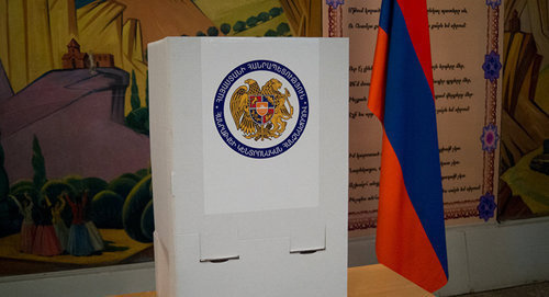 Символика выборов в Гюмри. Фото: © Sputnik/ Асатур Есаянц
Фото: http://ru.armeniasputnik.am/armenia/20160923/4982274/vibori-OMS-TSIK-predsedatel.html