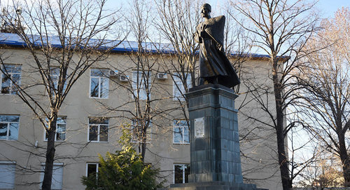 Памятник Коста Хитагурова в Цхинвале. Фото: http://sputnik-ossetia.ru/South_Ossetia/20161014/3165481.html