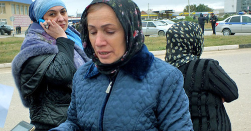 Умрайха Гасанова, мать пропавшего Ислама Магомедова во время митинга. Хасавюрт, 14 октября 2016 г. Фото Патимат Махмудовой для "Кавказского Узла"