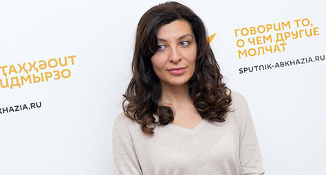 Лиана Агба. Фото: © Sputnik / Томас Тхайцук
http://sputnik-abkhazia.ru/Abkhazia/20161108/1019810555/agrba-monety-s-rodovymi-abxazskimi-tamgami-poyavyatsya-v-abxazii.html
