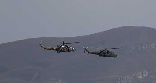 Подразделения армянских вооруженных сил совместно с силами 102-й российской базы провели совместные учения по уничтожению войск условного агрессора на полигоне Алагяз в Армении
Фото:  © Sputnik/ Asatur Yesayants
http://ru.armeniasputnik.am/armenia/20161007/5103367/Armenia-Russia-uchenia.html