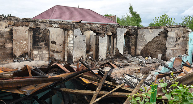 Разрушенные дома Агдамского района Азербайджана. Фото: © Sputnik / Murad Orujov
 http://ru.sputnik.az/karabakh/20161110/407654129/obstrel-chetyvre-okkupirovannyh-rajona-azerbajdzhana.html