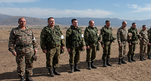 Строй содат российской армии. Фото: © Sputnik/ Asatur Yesayants
http://ru.armeniasputnik.am/society/20161111/5450873/voennaya-baza-rossiya-armenia-voennoslujashie.html Строй содат российской армии. Фото: © Sputnik/ Asatur Yesayants
http://ru.armeniasputnik.am/society/20161111/5450873/voennaya-baza-rossiya-armenia-voennoslujashie.html