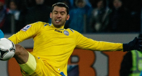 Александр Гацкан с мячом. Фото http://news.sportbox.ru/Vidy_sporta/Futbol/Russia/premier_league/spbnews_NI516787_U_Gackana_pojavilsa_fan_klub_v_Italii Александр Гацкан с мячом. Фото http://news.sportbox.ru/Vidy_sporta/Futbol/Russia/premier_league/spbnews_NI516787_U_Gackana_pojavilsa_fan_klub_v_Italii