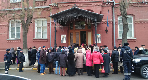 Митинг на улице Володарского, напротив здания Думы Астраханской области. Фото елены гребенюк для "Кавказского узла"