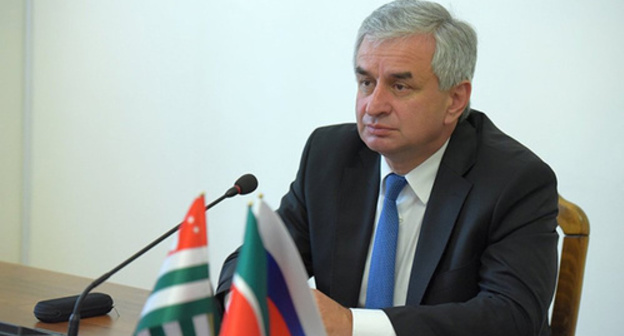 Рауль Хаджимба Фото: © Sputnik. Томас Тхайцук http://sputnik-abkhazia.ru/Abkhazia/20160710/1019051743.html
