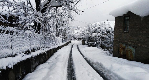 Снегопад в Грузии. Фото © FB / Районная администрация Грузии
https://www.facebook.com/photo.php?fbid=1829078987371191&set=a.1829078937371196.1073742406.100008073215908&type=3&theater