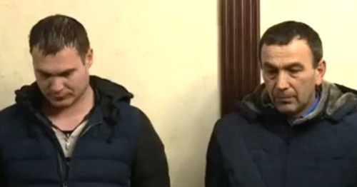 Два уроженца Чечни, которые, имитируя голос Кадырова, вымогали деньги у бизнесмена из Сургута для фонда имени Ахмата Кадырова. Кадр из видеоролика https://www.youtube.com/watch?v=IyyMSkxbRtA