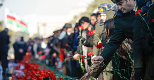 Акция памяти жертв январских событий 1990 года в Баку. 20 января 2015 г. Фото Азиза Каримова для "Кавказского узла" Акция памяти жертв январских событий 1990 года в Баку. 20 января 2015 г. Фото Азиза Каримова для "Кавказского узла"