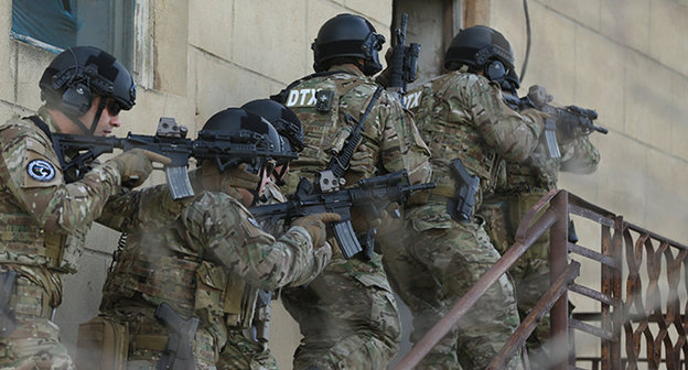 Сотрудники спеслужб в АзербайджанеФото dtx.gov.az
https://ru.sputnik.az/incidents/20170201/408679054/baku-radikalnye-islamisty-obezvrezheny.html